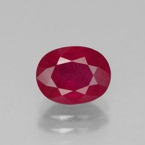 1.85カラットの天然ピンクレッドルビー（8×6.2 mm・オーバルカット）