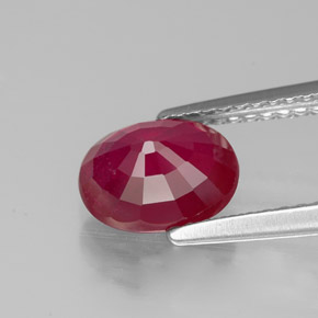 1.85カラットの天然ピンクレッドルビー（8×6.2 mm・オーバルカット）