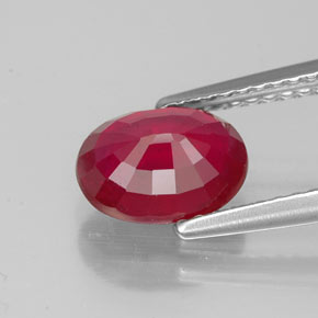 1.90カラットの天然レッドルビー（8.3×6.1 mm・オーバルカット）
