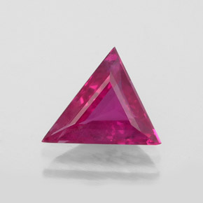 1.36カラットの天然バイオレットレッドルビー（8.1×8.1 mm・トリリアント）