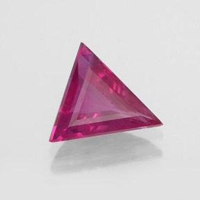 1.36カラットの天然バイオレットレッドルビー（8.1×8.1 mm・トリリアント）