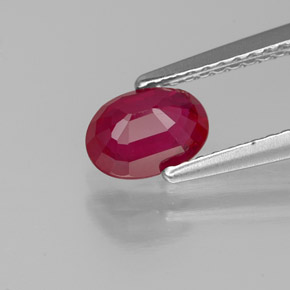 0.95カラットの天然ピンクレッドルビー（6.7×4.7 mm・オーバルカット）