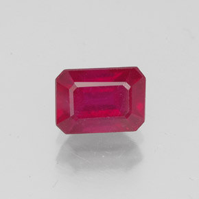 1.50カラットの天然ピンクレッドルビー（6.9×5 mm・エメラルドカット）