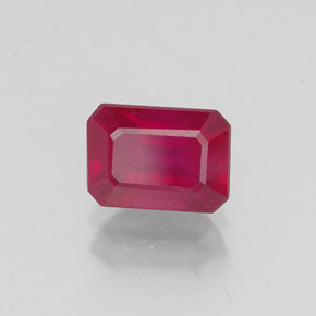 1.50カラットの天然ピンクレッドルビー（6.9×5 mm・エメラルドカット）
