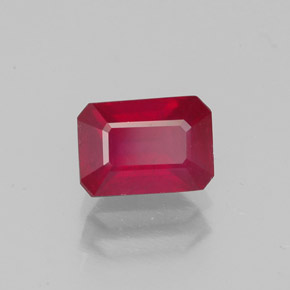 1.52カラットの天然ピンクレッドルビー（7.1×5 mm・エメラルドカット）