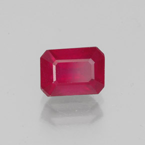 1.42カラットの天然ピンクレッドルビー（6.8×5 mm・エメラルドカット）