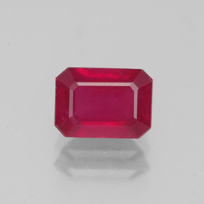1.59カラットの天然ピンクレッドルビー（7.2×5.2 mm・エメラルドカット）