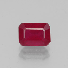 1.56カラットの天然ピンクレッドルビー（7.1×5.1 mm・エメラルドカット）