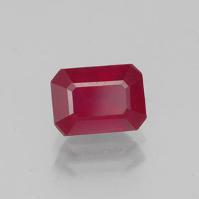 1.56カラットの天然ピンクレッドルビー（7.1×5.1 mm・エメラルドカット）