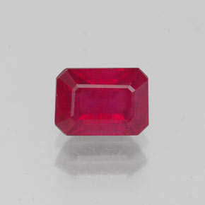 1.52カラットの天然ピンクレッドルビー（7×5 mm・エメラルドカット）