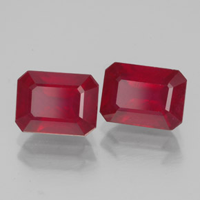 カラットの天然ピンクレッドルビー（8.2×5.9 mm・エメラルドカット）