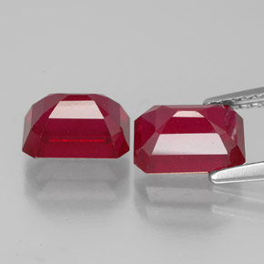 カラットの天然ピンクレッドルビー（8.2×5.9 mm・エメラルドカット）