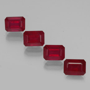 カラットの天然ピンクレッドルビー（6.9×5.2 mm・エメラルドカット）