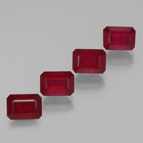 カラットの天然ピンクレッドルビー（6.9×5.2 mm・エメラルドカット）