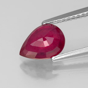 1.55カラットの天然ピンクレッドルビー（8.3×6 mm・洋梨の形）