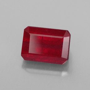 1.87カラットの天然ピンクレッドルビー（7.2×5.2 mm・エメラルドカット）