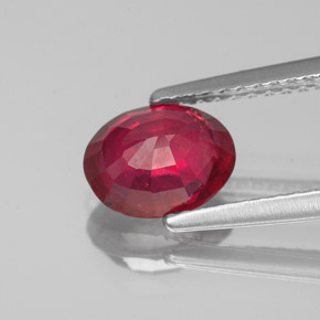 1.57カラットの天然ピンクレッドルビー（7.7×6 mm・オーバルカット）
