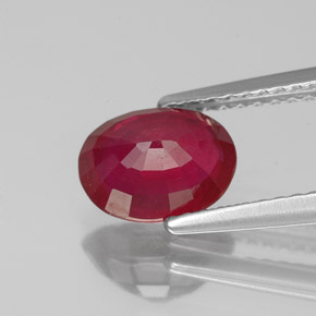 1.73カラットの天然ピンクレッドルビー（8×6 mm・オーバルカット）