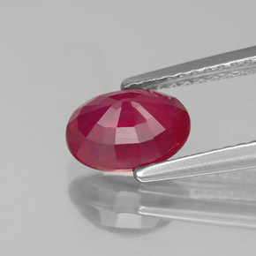 1.60カラットの天然ピンクレッドルビー（7.8×5.8 mm・オーバルカット）