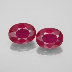 カラットの天然ピンクレッドルビー（8.2×6.2 mm・オーバルカット）