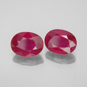 カラットの天然ピンクレッドルビー（8.2×6.2 mm・オーバルカット）