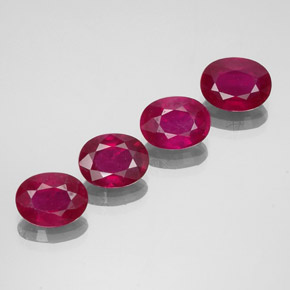 カラットの天然バイオレットレッドルビー（8.1×6.2 mm・オーバルカット）