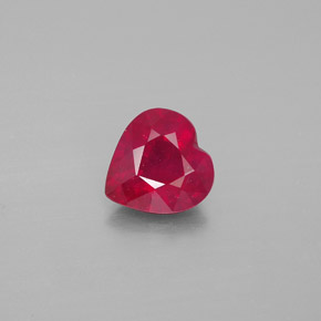1.38カラットの天然ピンクレッドルビー（7×6.8 mm・ハート型）