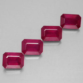 カラットの天然ピンクレッドルビー（7.1×5.1 mm・エメラルドカット）