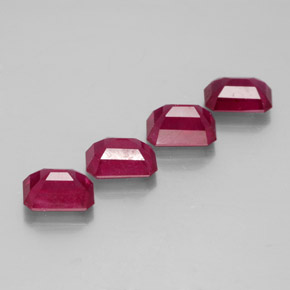 カラットの天然ピンクレッドルビー（7.1×5.1 mm・エメラルドカット）
