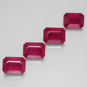 カラットの天然ピンクレッドルビー（6.9×5.1 mm・エメラルドカット）