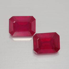 カラットの天然ピンクレッドルビー（8×6 mm・エメラルドカット）