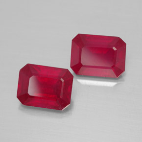 カラットの天然ピンクレッドルビー（8×6 mm・エメラルドカット）