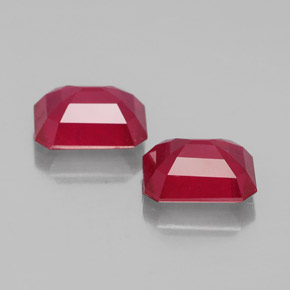 カラットの天然ピンクレッドルビー（8×6 mm・エメラルドカット）