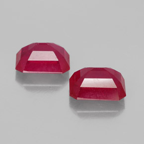 カラットの天然ピンクレッドルビー（8.1×6.1 mm・エメラルドカット）