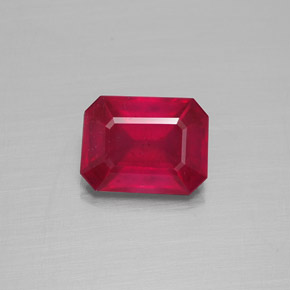 1.72カラットの天然ピンクレッドルビー（7.7×5.8 mm・エメラルドカット）