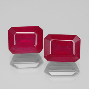 カラットの天然ピンクレッドルビー（8.1×6.1 mm・エメラルドカット）