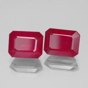 カラットの天然ピンクレッドルビー（8.1×6.1 mm・エメラルドカット）