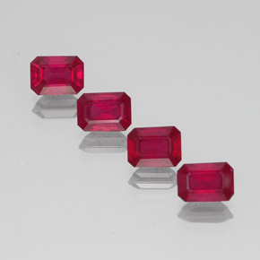 カラットの天然ピンクレッドルビー（6.9×5.2 mm・エメラルドカット）