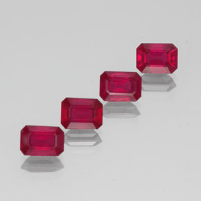 カラットの天然ピンクレッドルビー（6.9×5.2 mm・エメラルドカット）