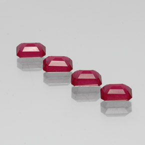カラットの天然ピンクレッドルビー（6.9×5.2 mm・エメラルドカット）