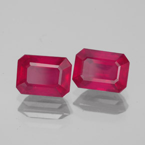 カラットの天然ピンクレッドルビー（6.9×5.1 mm・エメラルドカット）