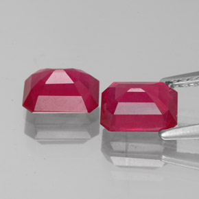 カラットの天然ピンクレッドルビー（7.1×5.2 mm・エメラルドカット）