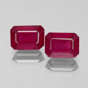 カラットの天然ピンクレッドルビー（7.2×5.1 mm・エメラルドカット）