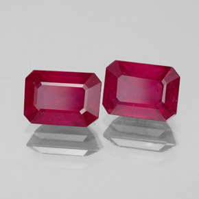 カラットの天然ピンクレッドルビー（7.2×5.1 mm・エメラルドカット）