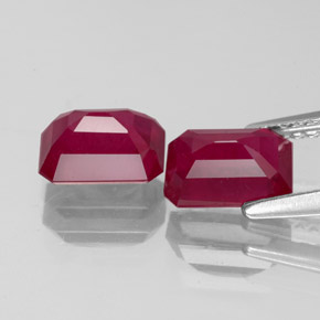 カラットの天然ピンクレッドルビー（7.2×5.1 mm・エメラルドカット）