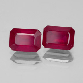 カラットの天然ピンクレッドルビー（7.1×5.1 mm・エメラルドカット）