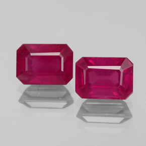 カラットの天然ピンクレッドルビー（7.1×5.1 mm・エメラルドカット）