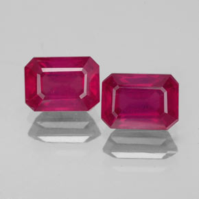 カラットの天然ピンクレッドルビー（7×5.1 mm・エメラルドカット）