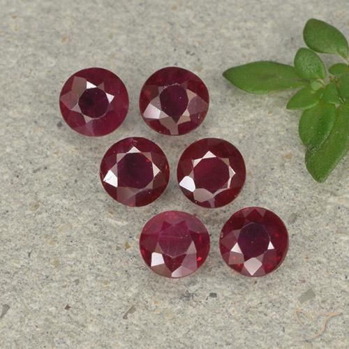 Shop natural 1.38ct ワインレッド ルビー gems, ラウンド, from ミャンマー at GemSelect. In stock, global shipping!