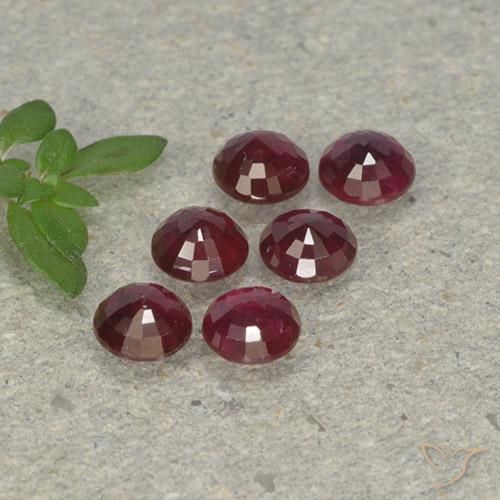 Shop natural 1.38ct ワインレッド ルビー gems, ラウンド, from ミャンマー at GemSelect. In stock, global shipping!